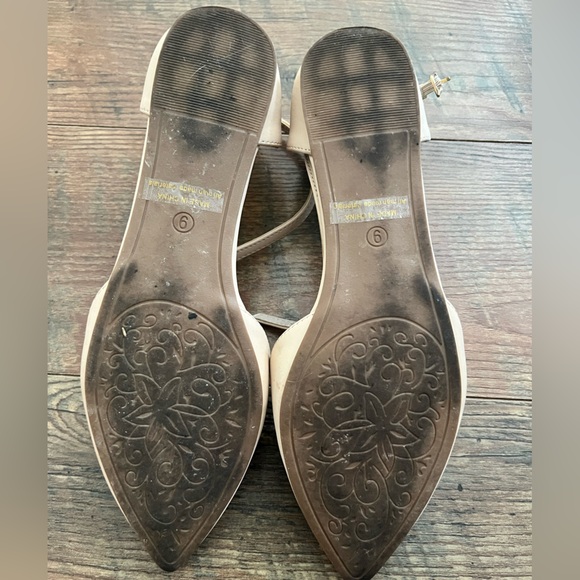 Dream Pairs Cream Pointed Flats - Picture 2 of 5